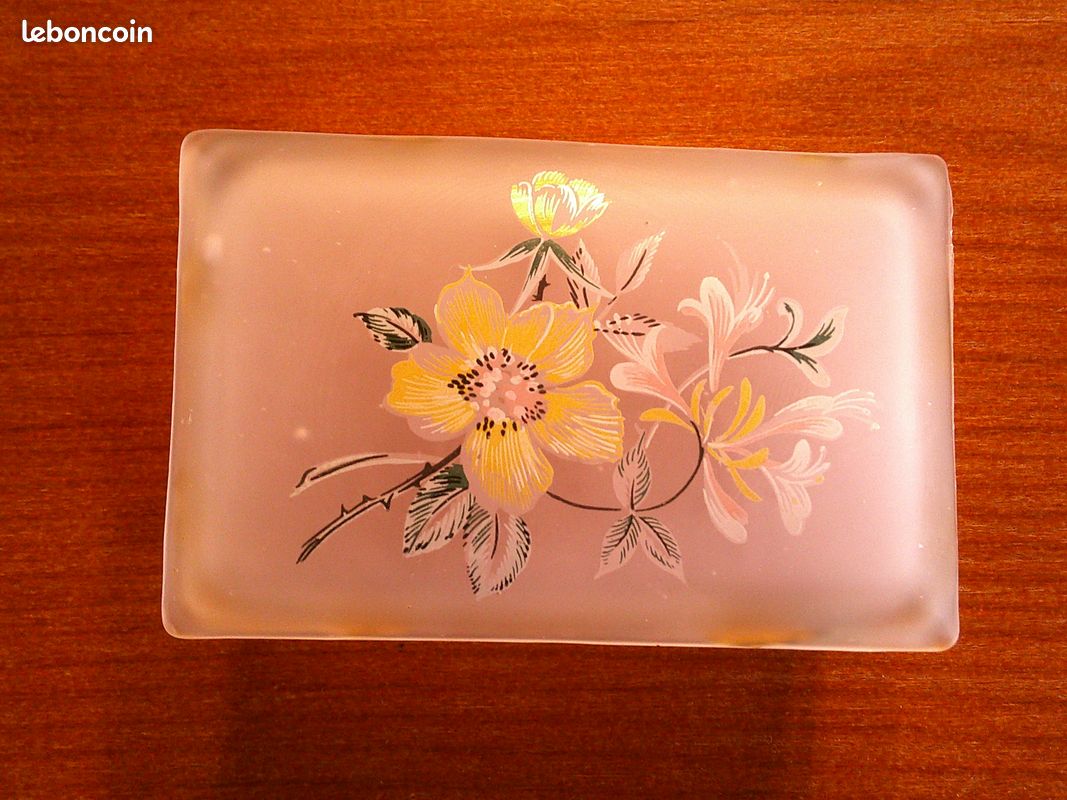 Grand vase en verre dépoli rose art déco, porte-fleurs