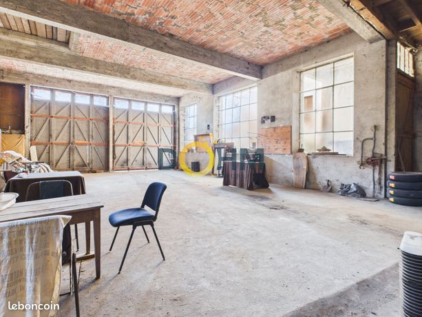 Parking/box 300 m² Ambert