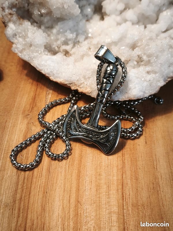 Collier homme avec pendentif viking en forme de hache Montres