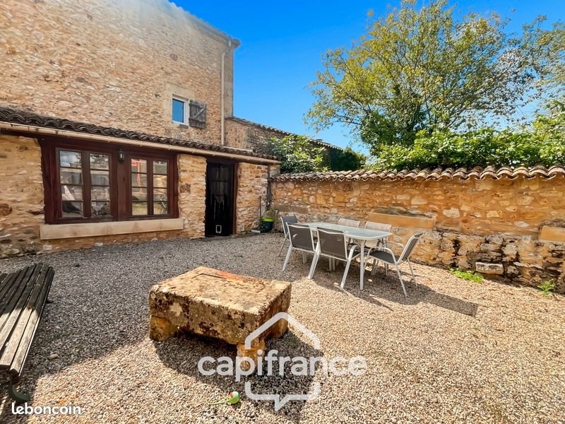 Maison 5 pièces 135 m² · à Lolme · 135 m² · 194 000 €