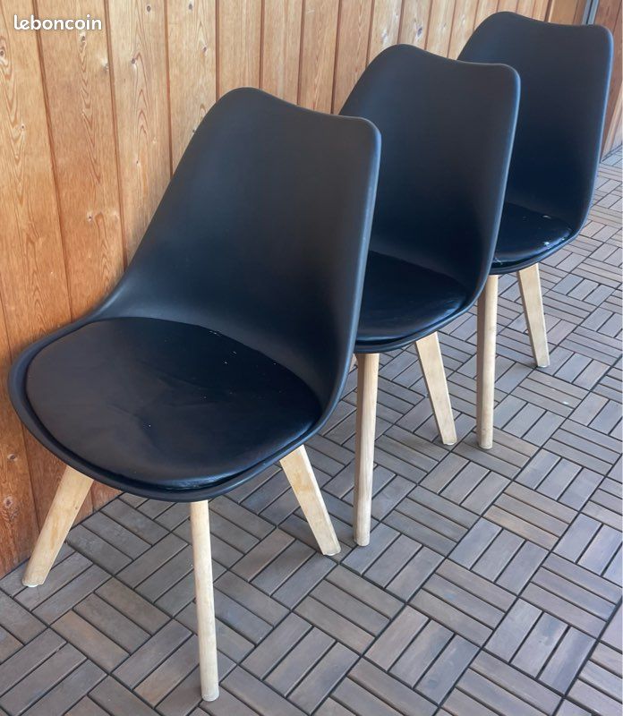 Lot 3 chaises scandinaves (image 1)