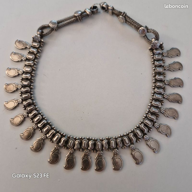 Ras De Cou Vintage Joli Et Discret - Occasion - Parfait Pour Les Tenues élégantes
