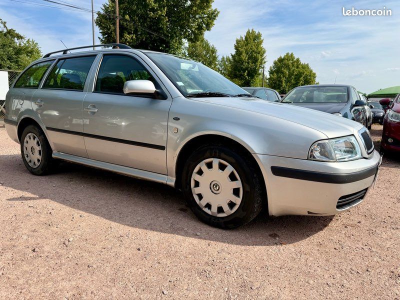 Skoda octavia combi 1.9l tdi 100cv finition tour 366.200kms 07/2001 clim fermeture centralisée direction assistée (image 2)