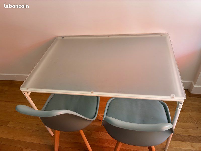 Table IKEA plateau en verre (image 1)