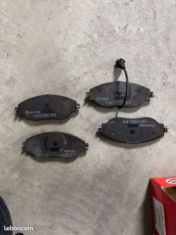 Plaquettes Brembo P 85 144 (image 3)