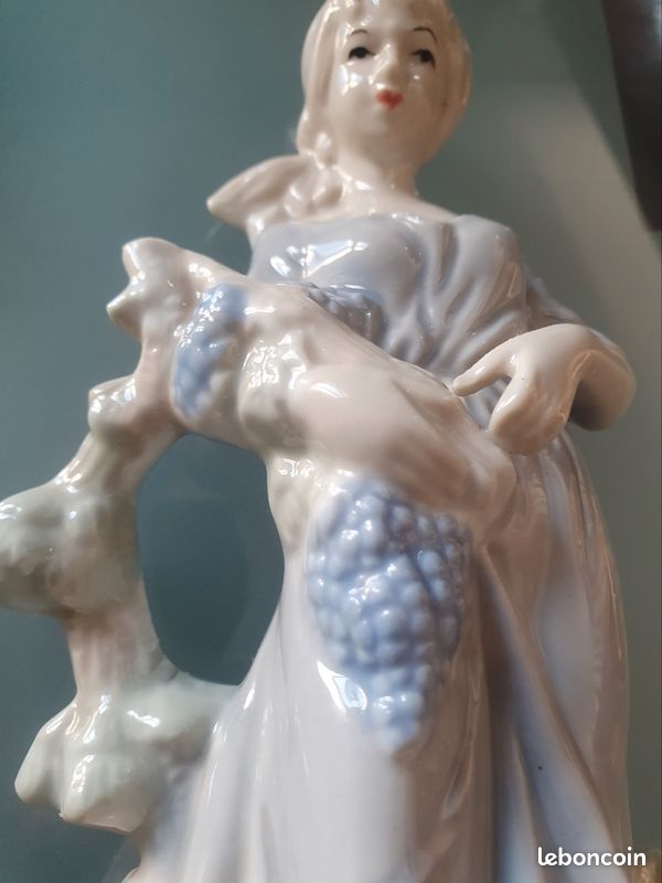 Ancienne Statuette en Porcelaine Émaillée d'une Femme Vendangeuse, Vigne, 19cm, Vintage (image 3)