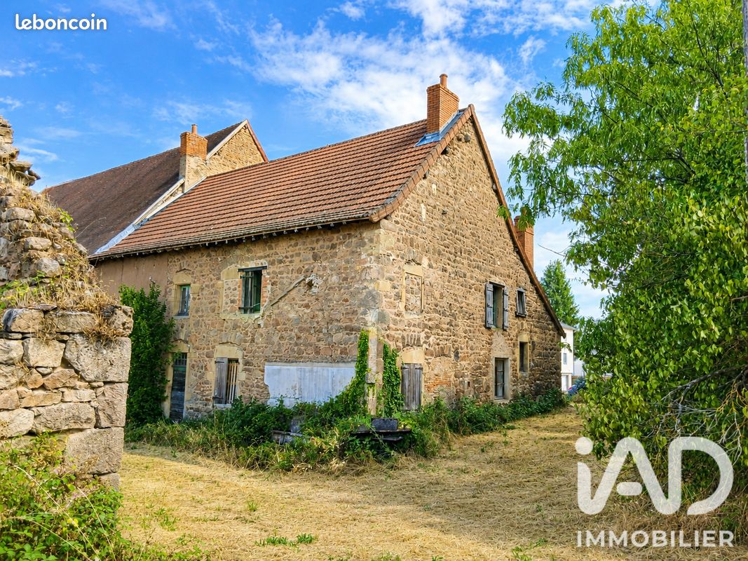 Maison 11 pièces 440 m² · à La Clayette · 440 m² · 139 900 €