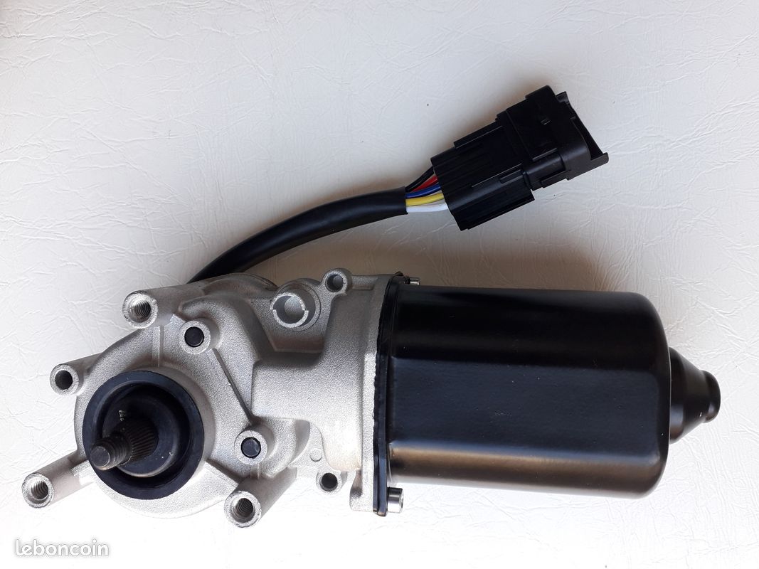 Moteur Essuie-glace Avant 12V – Compatible TRAFIC 2, VIVARO A, PRIMASTAR – Réf. OEM 2881000QAC – Installation Rapide