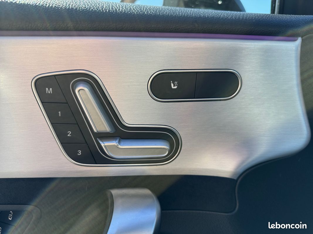 MERCEDES CLASSE A 200 D AMG LINE 8G-DCT Premium + CarPlay Caméra AR Radar AV/AR Toit Ouvrant Garantie 12 mois (image 20)