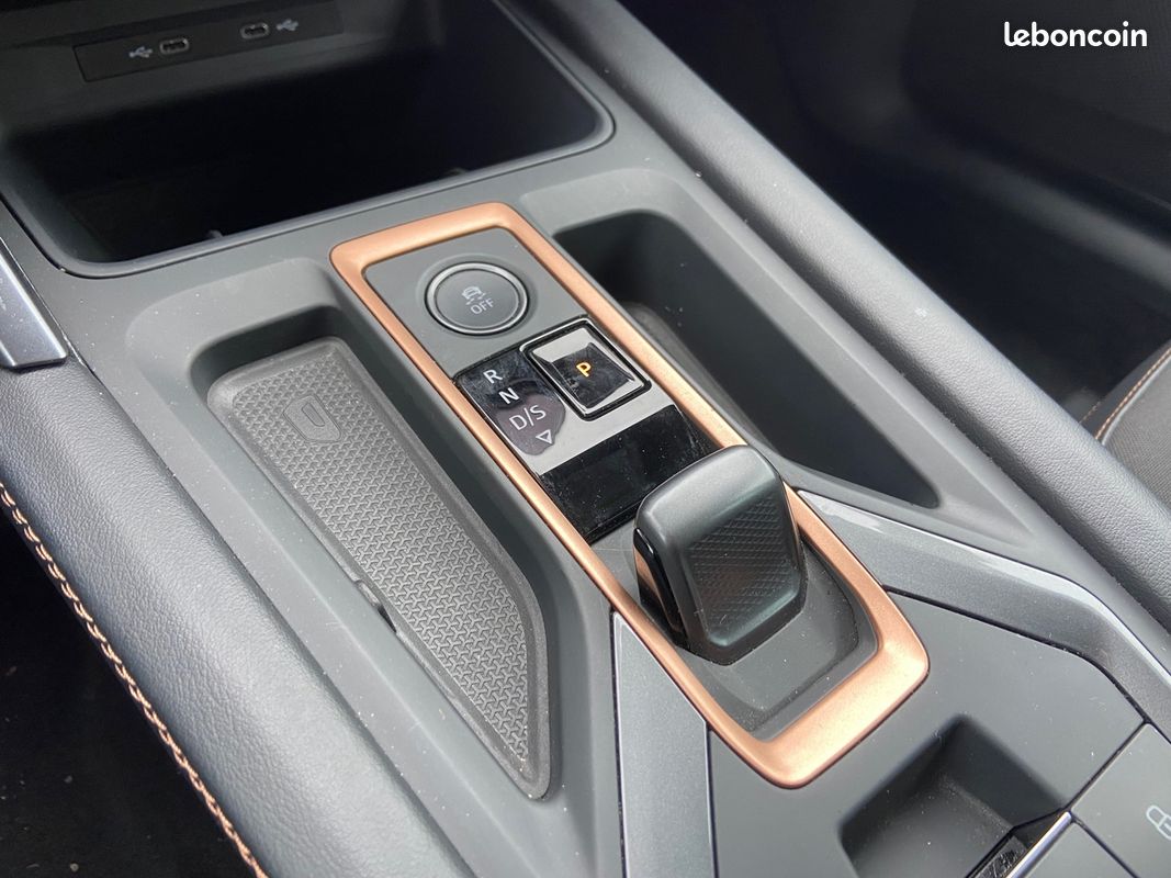 Cupra LEON ST 1.5 ETSI HYBRID 150CH V DSG7 (image 8)