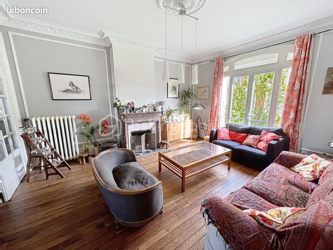Maison 9 pièces 256 m² · à La Fère · 256 m² · 238 000 €