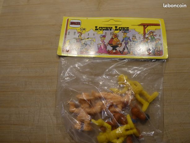Lot 4 figurines lessive OMO collection lucky luke - les