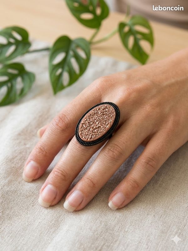 Bague Cocktail Ovale Rose Poudré & Noir - Chic & Audacieuse (image 1)