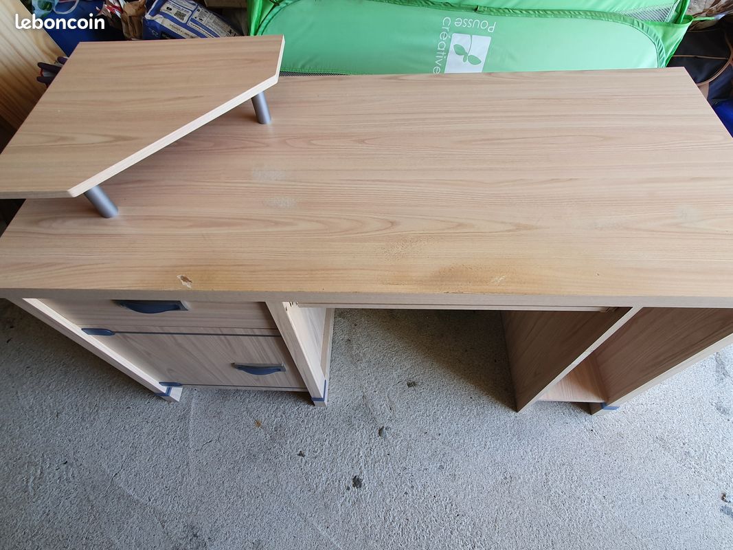 Bureau (image 1)