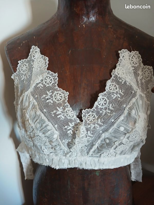 Ancien haut de vêtement, ideal restauration de chemise nuit .. (image 1)