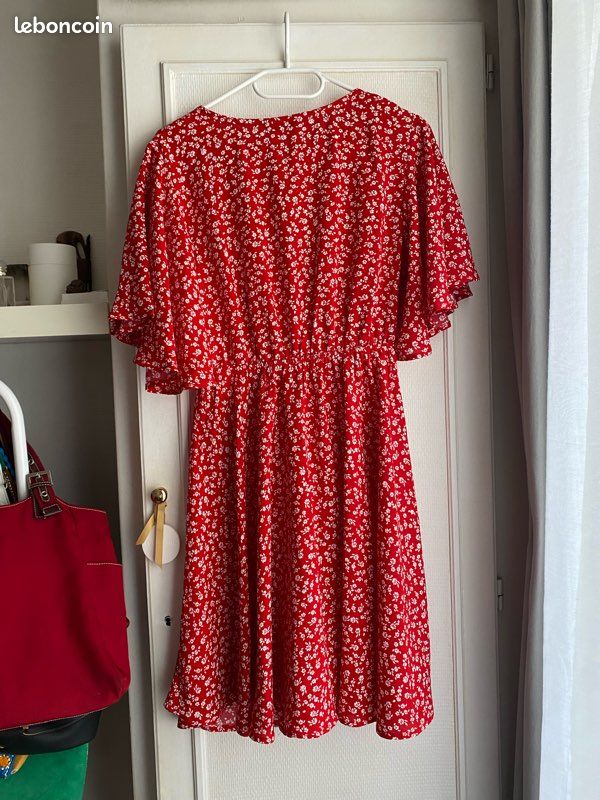 Robe rouge à fleurs blanches Femme S Vêtements