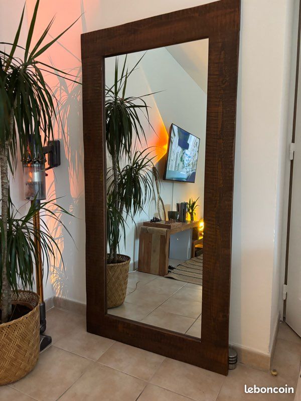 Grand miroir en bois (image 1)