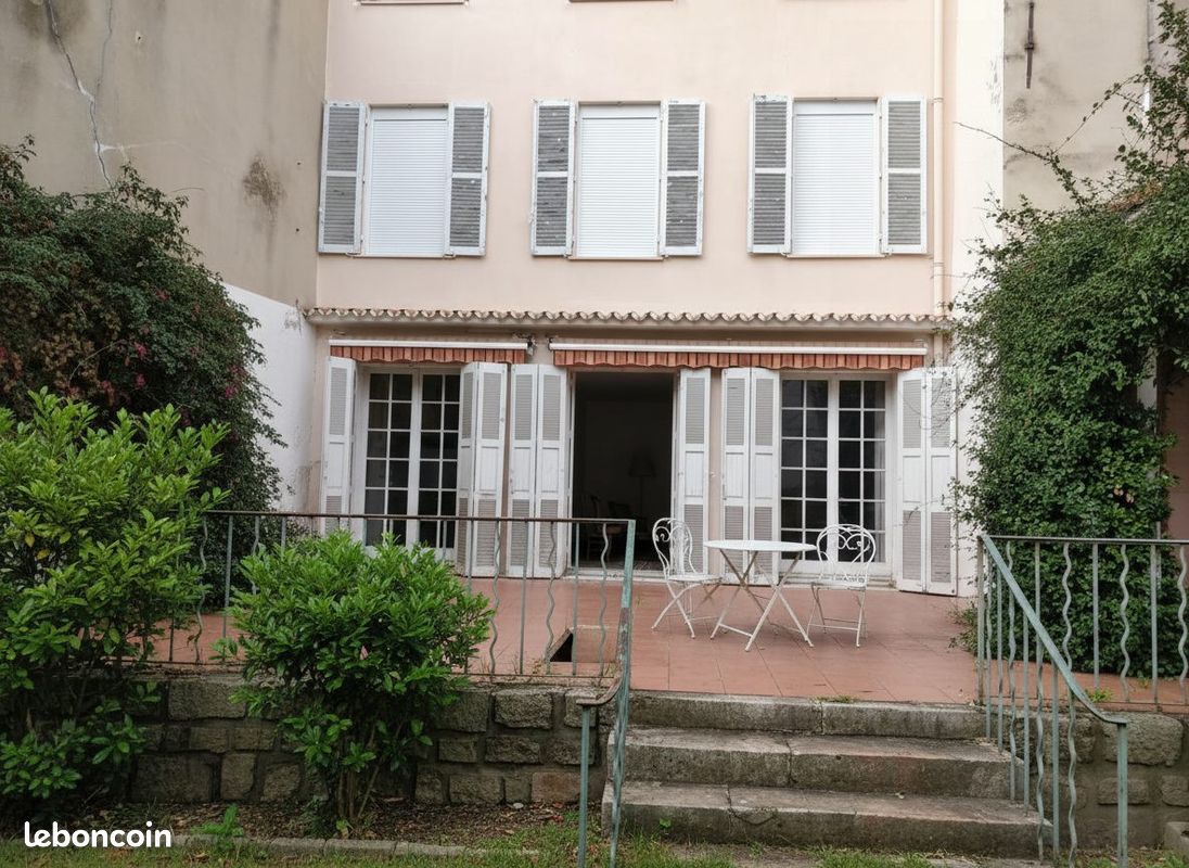 Maison 12 pièces 388 m² · à Solliès-Pont · 388 m² · 476 100 €