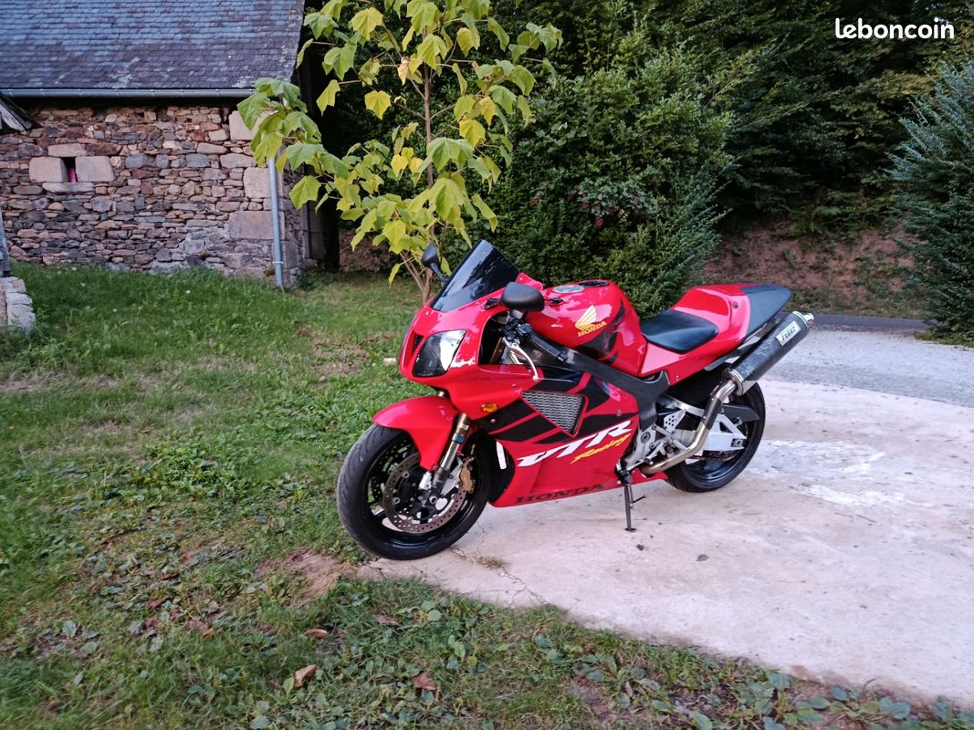 Honda vtr 1000 sp1 (image 2)