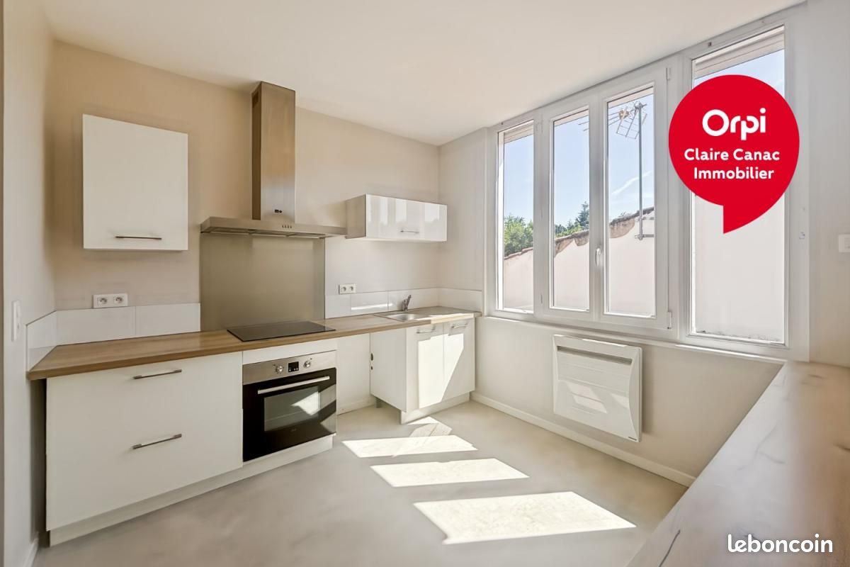 Appartement 3 pièces 108 m² · à Castres · 108 m² · 750 €