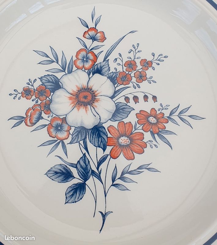 beautiful plate decorated with flowers B.LA.R bourg la reine (smd1