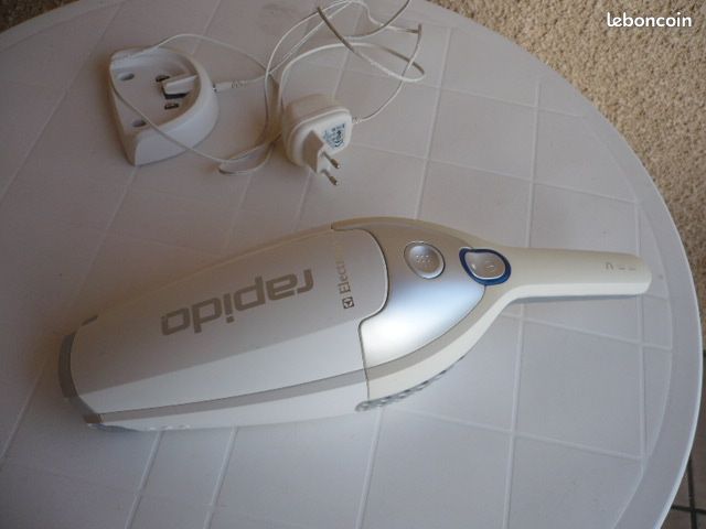 Aspirateur de Table Electrolux Rapido 3.6 V pour pièces (image 1)