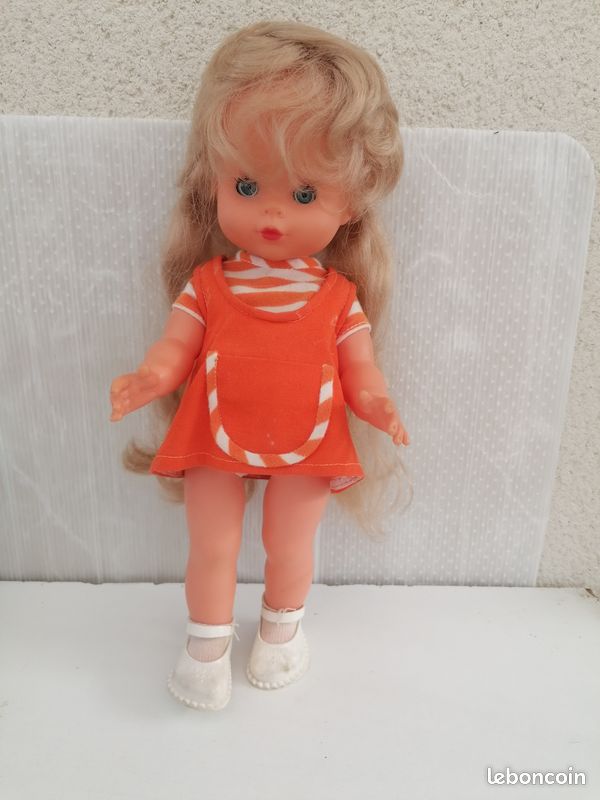 Vintage 1976 belle BELLA Poupée de France