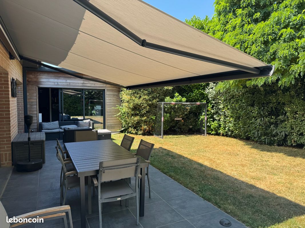 Maison 6 pièces 200 m² · à Pérenchies · 200 m² · 680 000 €