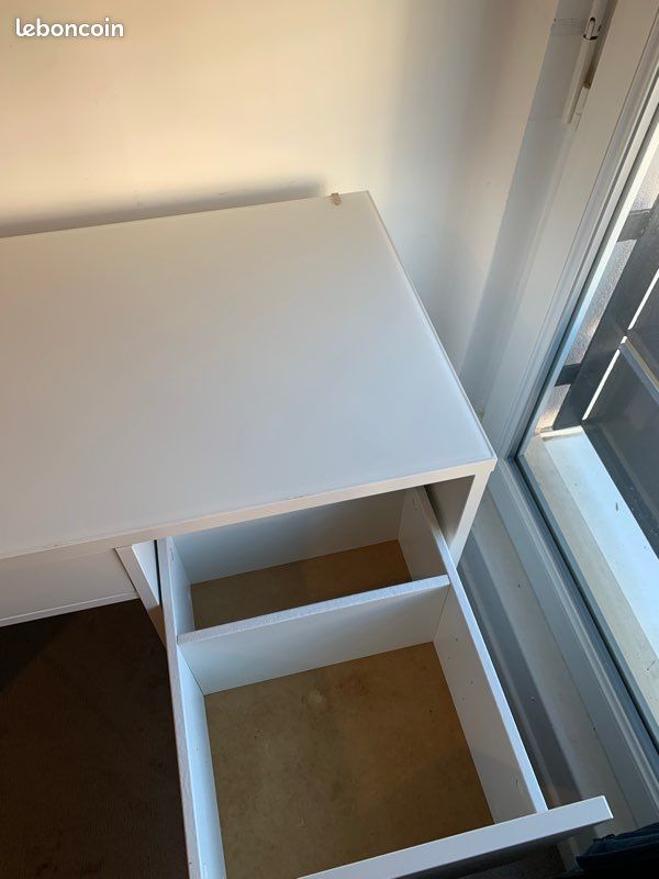 Coiffeuse IKEA avec surface en verre - très bon état (image 4)