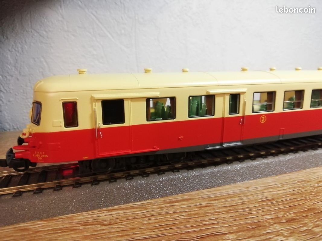 HO-ROCO autorail SNCF-2851 rouge et crème ref