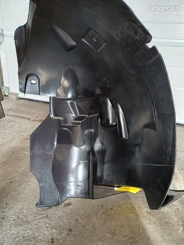 6601-05-0000019P BLIC Garniture, passage de roue avant gauche, Partie inférieure, Matière plastique pour RENAULT MEGANE | AUTODOC prix et avis