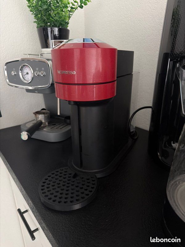Máquina De Café Nespresso Vertuo Next Rojo Cherry 110V