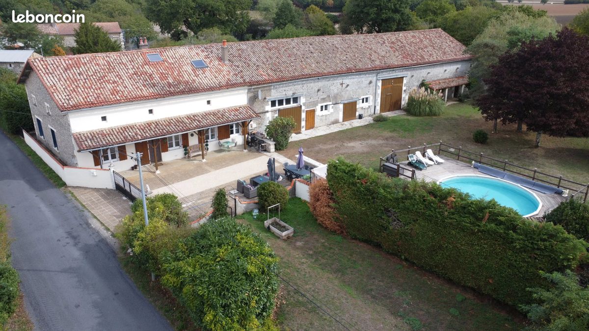 Maison 14 pièces 274 m² · à Blanzay · 274 m² · 299 000 €