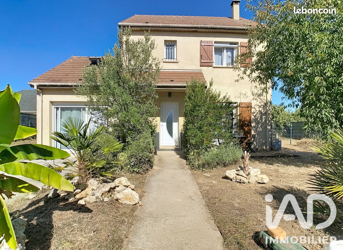 Maison 4 pièces 138 m² · à Étoges · 138 m² · 180 000 €