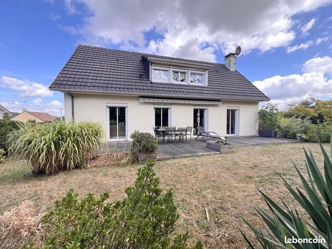 Maison 5 pièces 132 m² · à Yvré-l'Évêque · 132 m² · 327 600 €