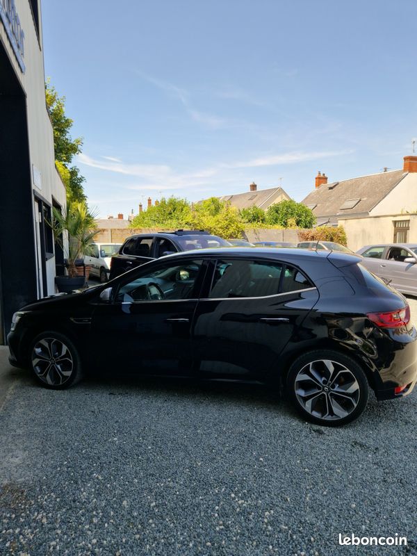 Renault megane iv gt line (image 3)