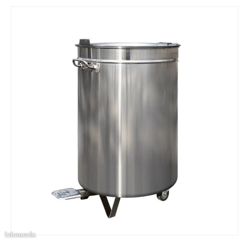 ✓ Poubelle ronde inox a pédale professionnelle Équipements pour
