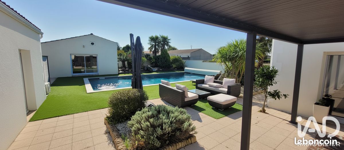 Maison 8 pièces 205 m² · à Saint-Jean-d'Angély · 205 m² · 430 000 €