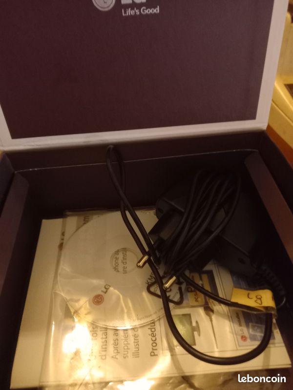 Vend téléphone portable de marque LG arène km900 (image 4)