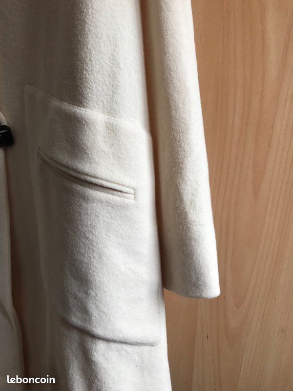 Vend Manteau Trois Karts Couleur Blanc Cassé (image 3)
