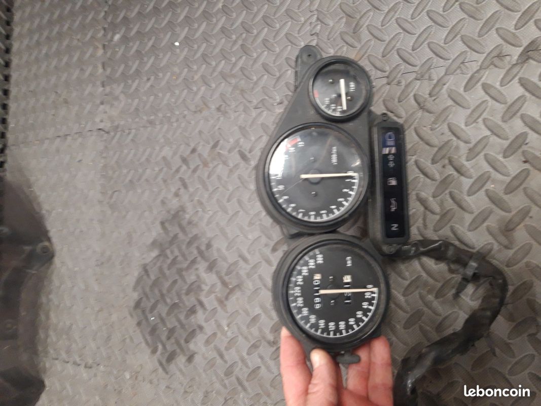 Compteur tableau de bord Yamaha 750 yzf (image 1)