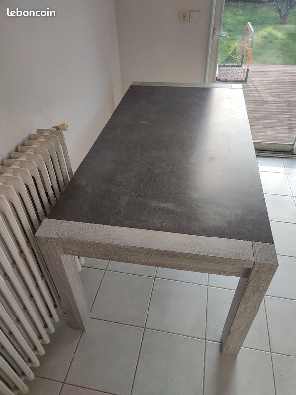 Table salon d'intérieur (image 2)