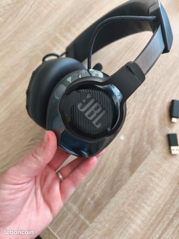Casque Gaming JBL Quantum One Neuf - Audio Surround Avec Réduction De Bruit Active