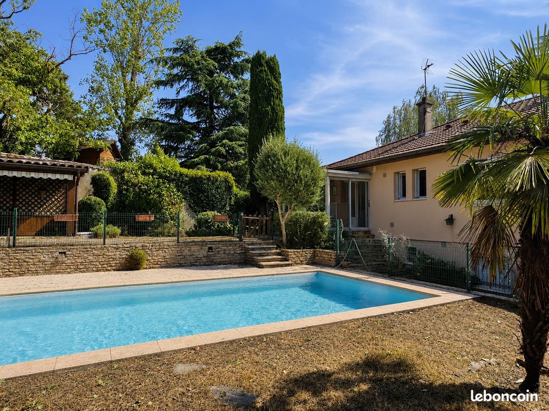 Maison 6 pièces 148 m² · à Saint-Genis-les-Ollières · 148 m² · 490 000 €