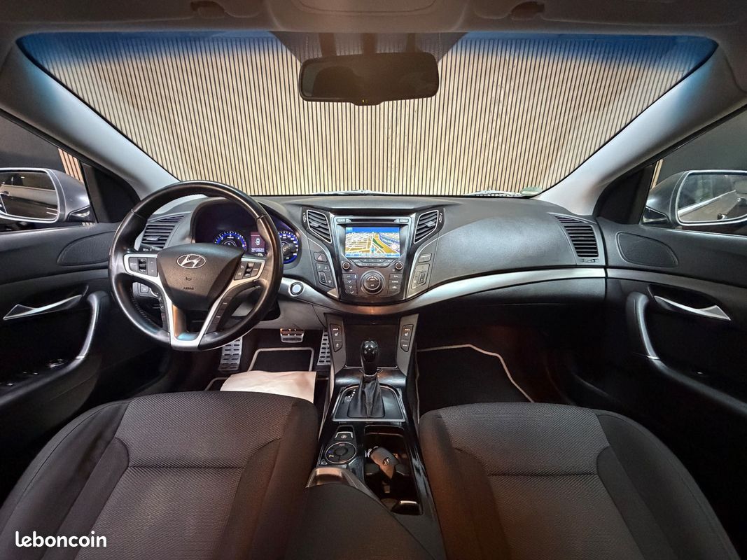 HYUNDAI i40 SW 1.7 CRDi 136 Pack Premium A (image 18)