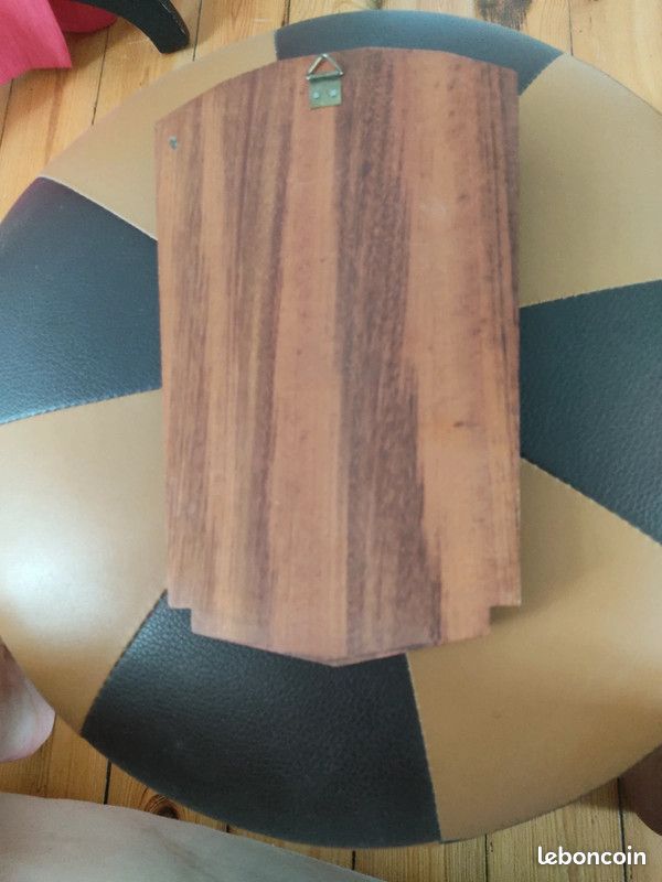 Joli crucifix en bois formica (image 8)