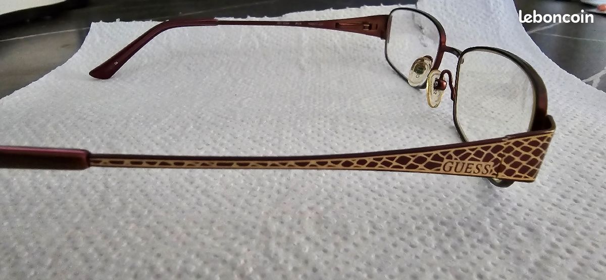 Monture de lunettes guess en parfait état (image 3)