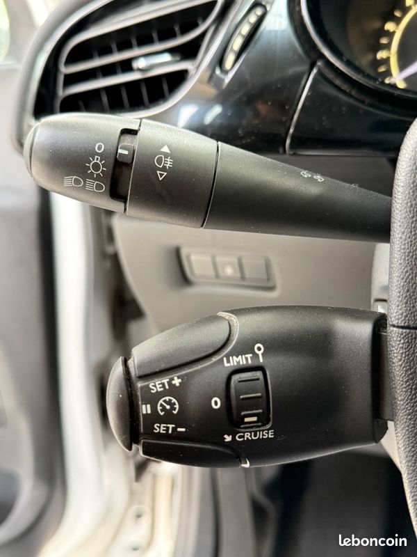 Citroën C3 1.4hdi 70 2eme main véhicule propre full options (image 14)