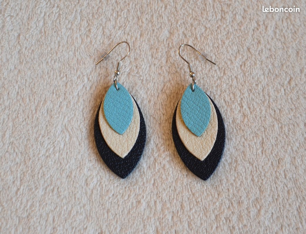 Boucles D'oreilles Pendantes Feuilles Multicolores - Crochet Métal Argenté - Neuf Sans Emballage