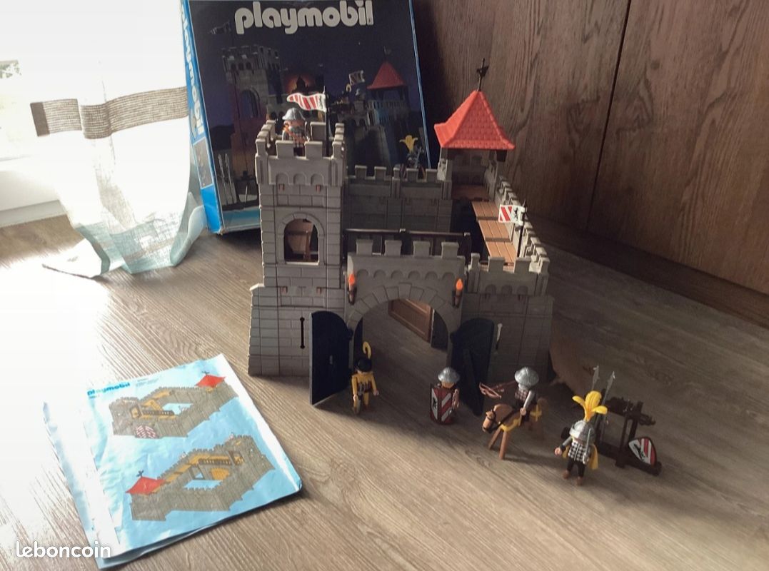 PLAYMOBIL 3667 – Château Et Soldats – Avec Boîte Et Notice – Occasion